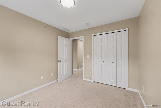 1081 Foxboro, Troy, MI 48083