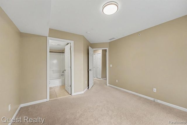 1081 Foxboro, Troy, MI 48083