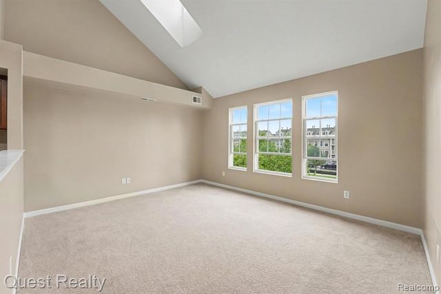 1081 Foxboro, Troy, MI 48083