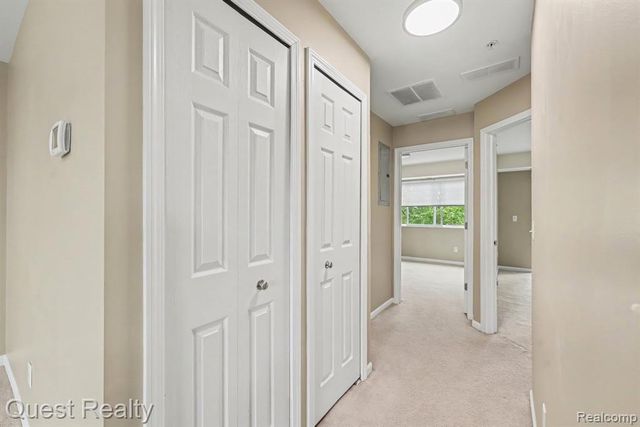 1081 Foxboro, Troy, MI 48083