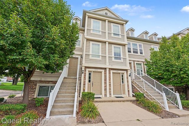 1081 Foxboro, Troy, MI 48083