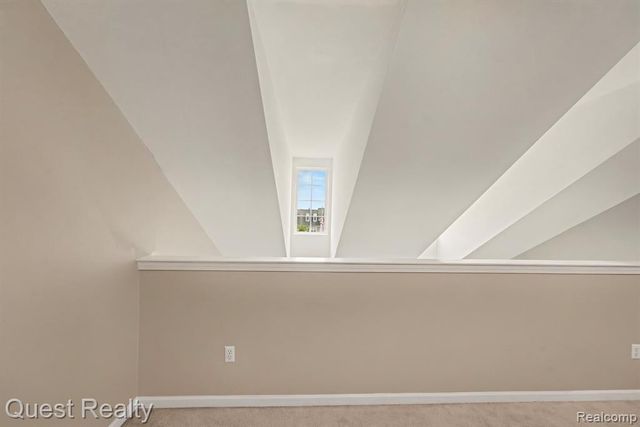 1081 Foxboro, Troy, MI 48083