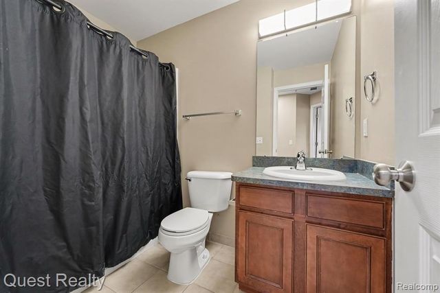 1081 Foxboro, Troy, MI 48083