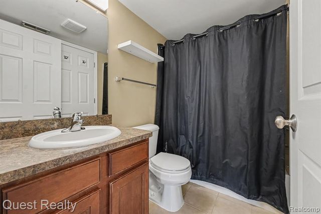 1081 Foxboro, Troy, MI 48083