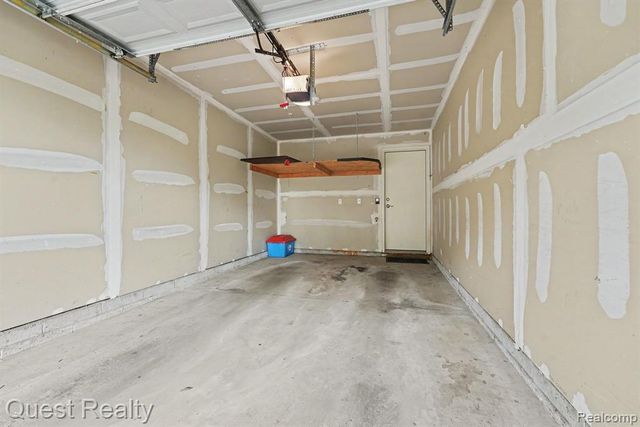 1081 Foxboro, Troy, MI 48083