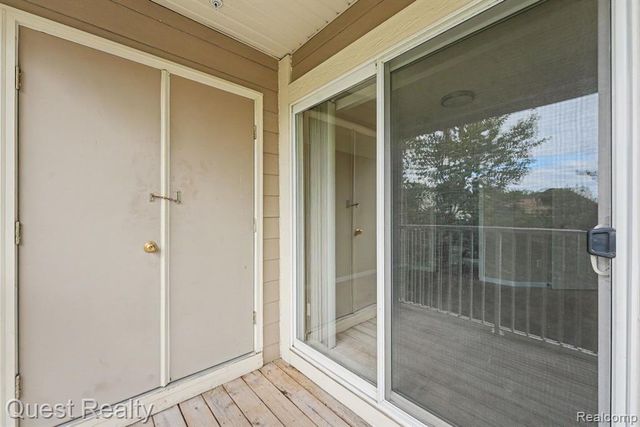 1081 Foxboro, Troy, MI 48083