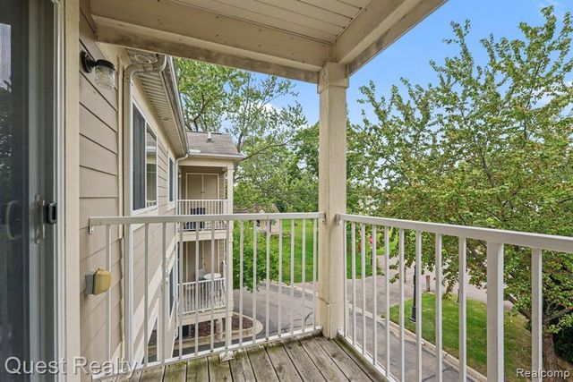 1081 Foxboro, Troy, MI 48083
