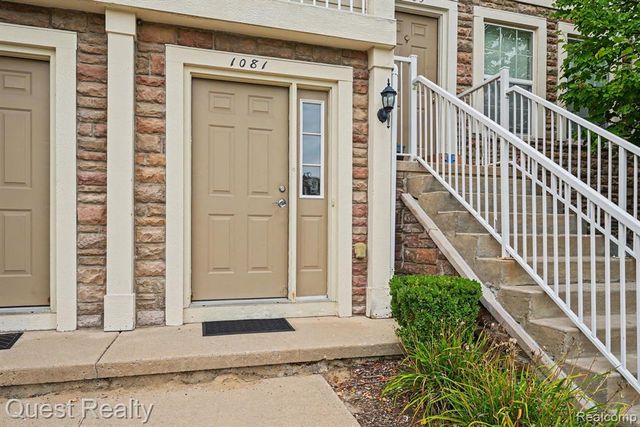 1081 Foxboro, Troy, MI 48083