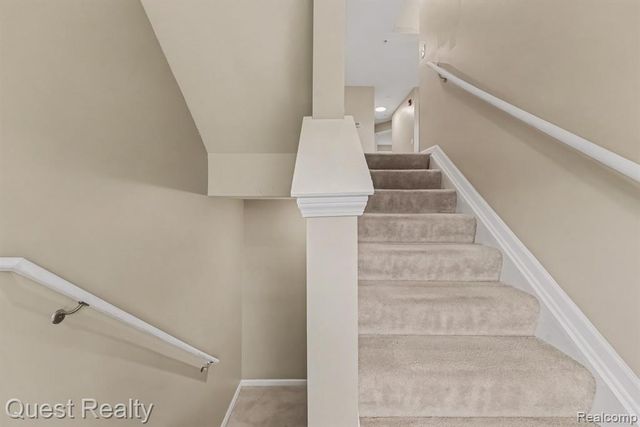 1081 Foxboro, Troy, MI 48083