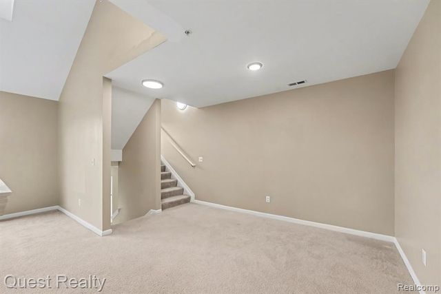 1081 Foxboro, Troy, MI 48083