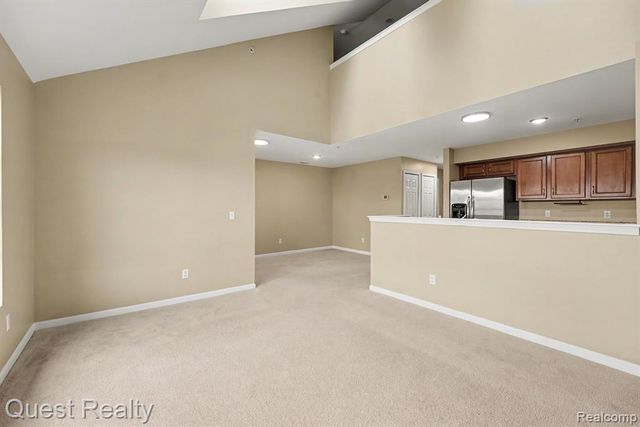 1081 Foxboro, Troy, MI 48083