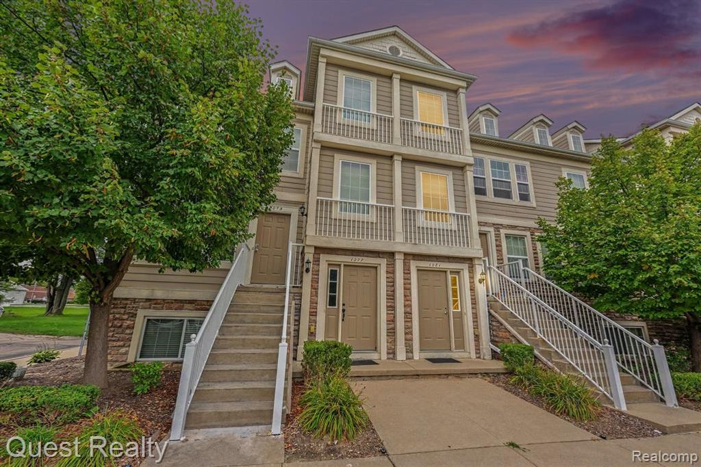 1081 Foxboro, Troy, MI 48083