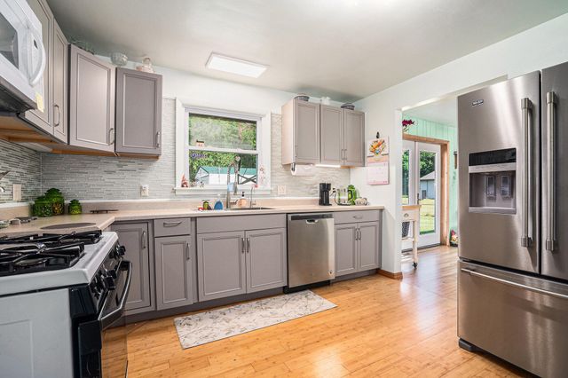 53266 US-131, Park Twp, MI 49093