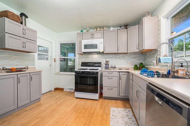 53266 US-131, Park Twp, MI 49093