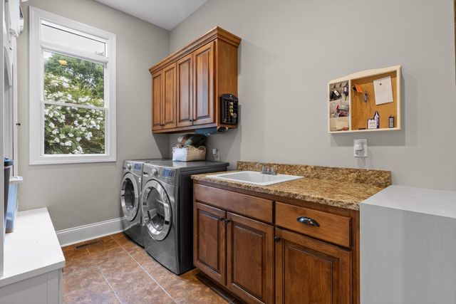 2506 Bristlecone Lane, Signal Mountain, TN 37377