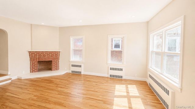 284 Beach 19th Street 1, Far Rockaway, NY 11691