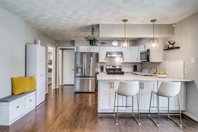 2410 Saint Francis Avenue, Dallas, TX 75228