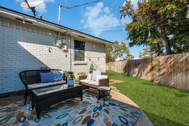 2410 Saint Francis Avenue, Dallas, TX 75228