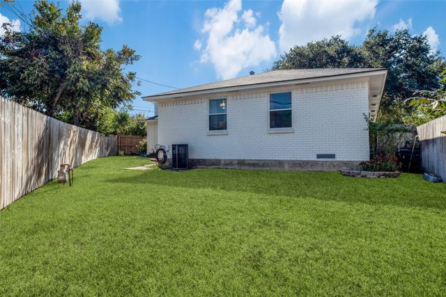 2410 Saint Francis Avenue, Dallas, TX 75228