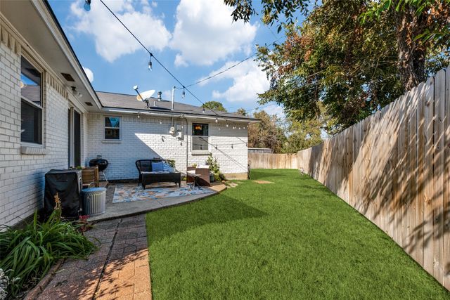 2410 Saint Francis Avenue, Dallas, TX 75228