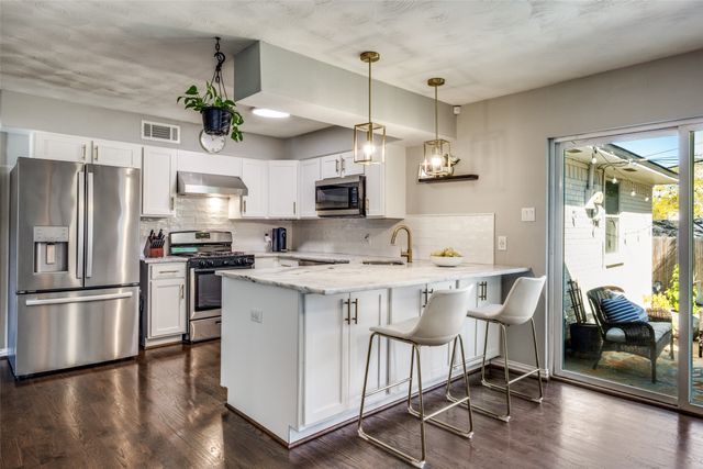 2410 Saint Francis Avenue, Dallas, TX 75228