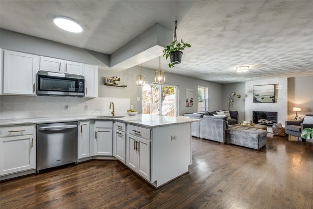 2410 Saint Francis Avenue, Dallas, TX 75228