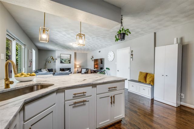 2410 Saint Francis Avenue, Dallas, TX 75228