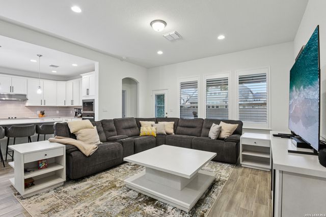 12243 Black Hat, San Antonio, TX 78254