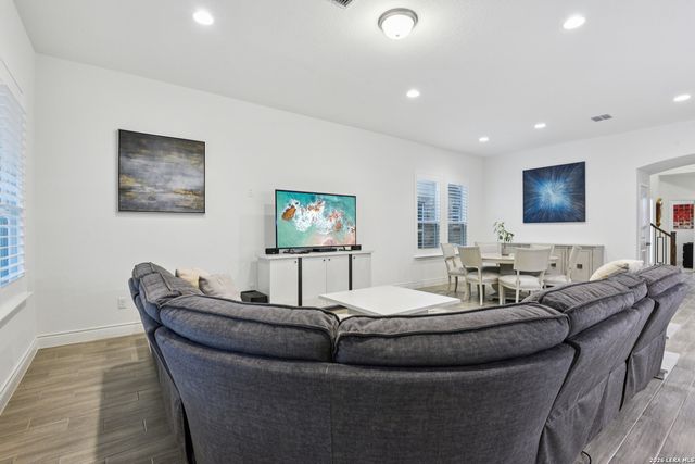 12243 Black Hat, San Antonio, TX 78254