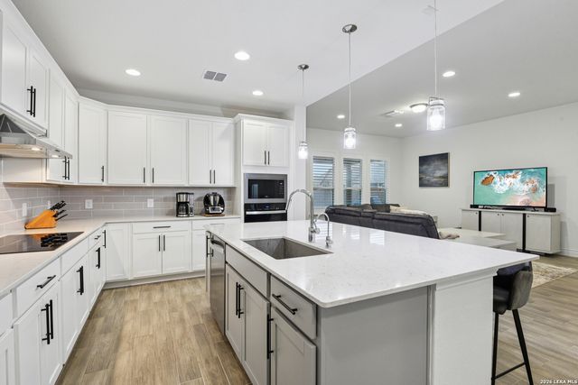 12243 Black Hat, San Antonio, TX 78254