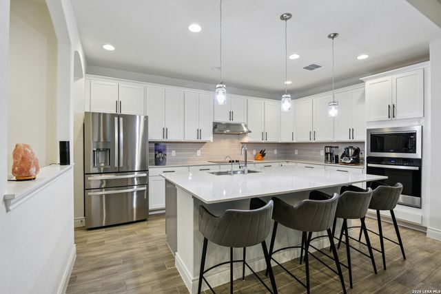 12243 Black Hat, San Antonio, TX 78254