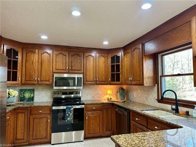 3501 River Ridge Road, Pfafftown, NC 27040