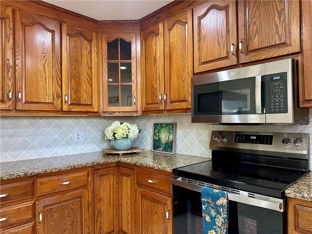 3501 River Ridge Road, Pfafftown, NC 27040