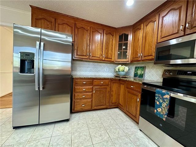 3501 River Ridge Road, Pfafftown, NC 27040