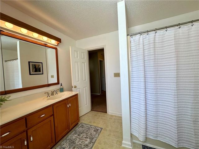 3501 River Ridge Road, Pfafftown, NC 27040