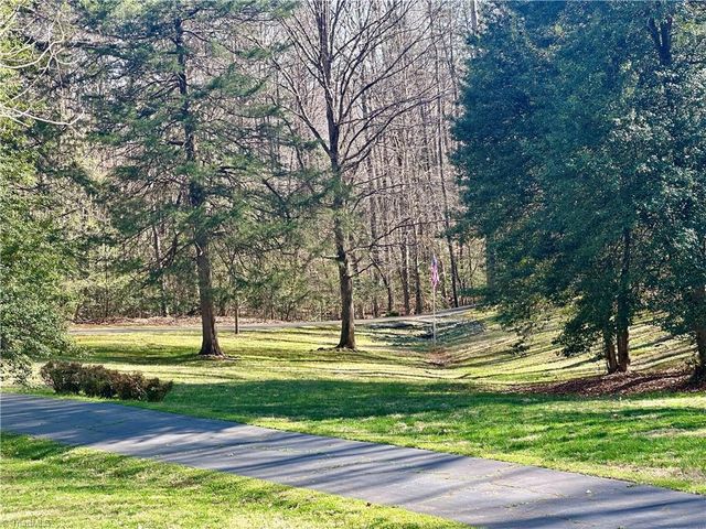 3501 River Ridge Road, Pfafftown, NC 27040