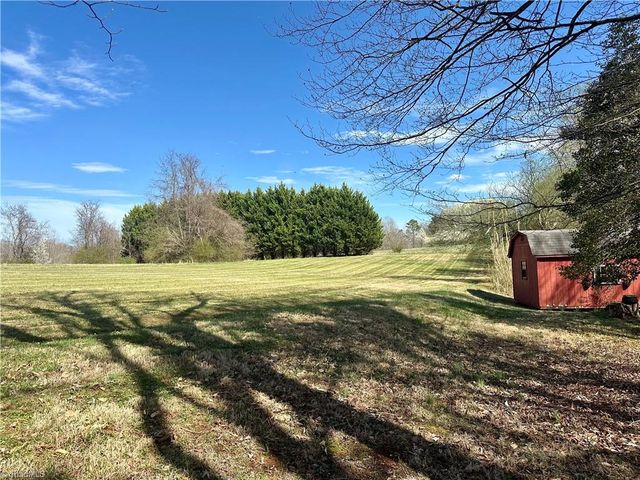 3501 River Ridge Road, Pfafftown, NC 27040