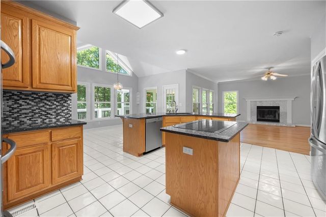 3334 Trails End NE Road, Roswell, GA 30075