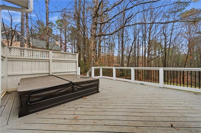 3334 Trails End NE Road, Roswell, GA 30075