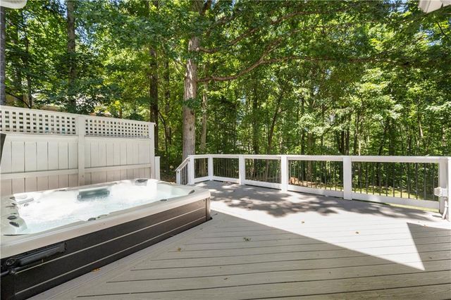 3334 Trails End NE Road, Roswell, GA 30075