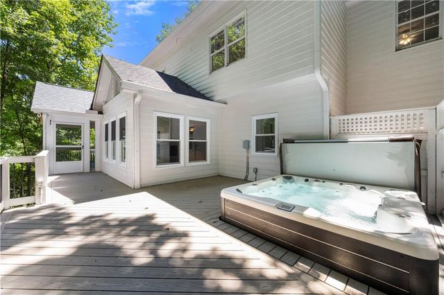 3334 Trails End NE Road, Roswell, GA 30075