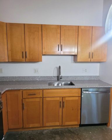 35 Riverwalk Way 219, Lowell, MA 01854
