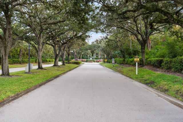 6061 SE Riverboat Drive 825, Stuart, FL 34997