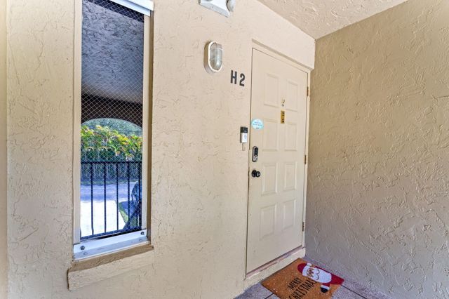 723 Sunny Pine Way H2, Greenacres, FL 33415