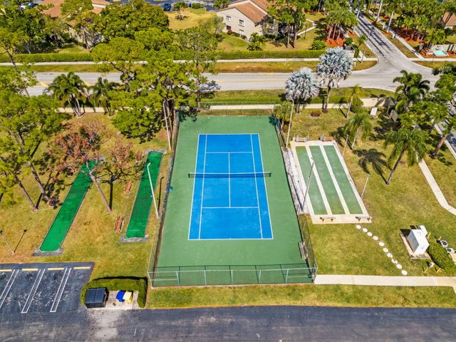 723 Sunny Pine Way H2, Greenacres, FL 33415