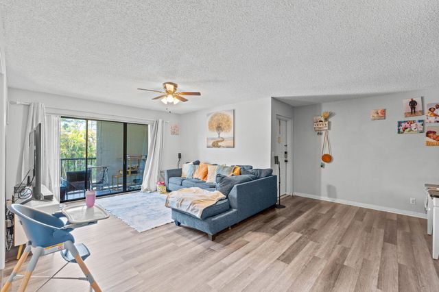 723 Sunny Pine Way H2, Greenacres, FL 33415