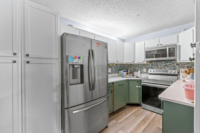 723 Sunny Pine Way H2, Greenacres, FL 33415