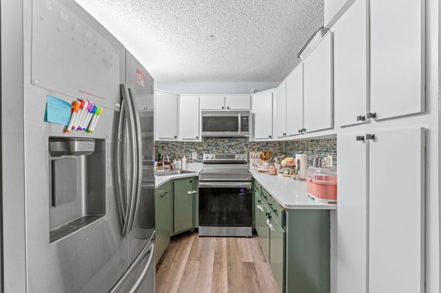 723 Sunny Pine Way H2, Greenacres, FL 33415