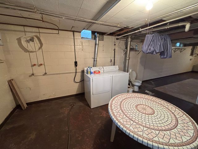 2005 8TH Street, East Moline, IL 61244