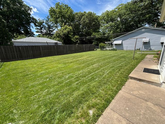 2005 8TH Street, East Moline, IL 61244